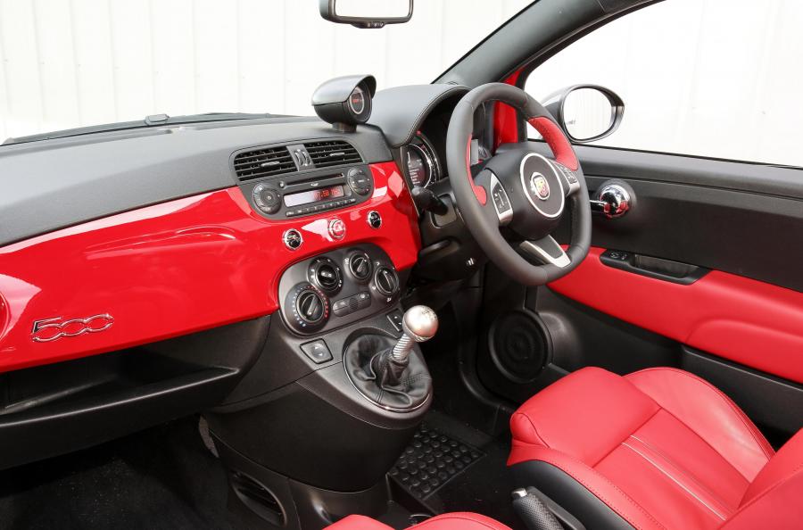 Интерьер Abarth 595 Turismo 2014 года  (AU) (фото 19 из 24)